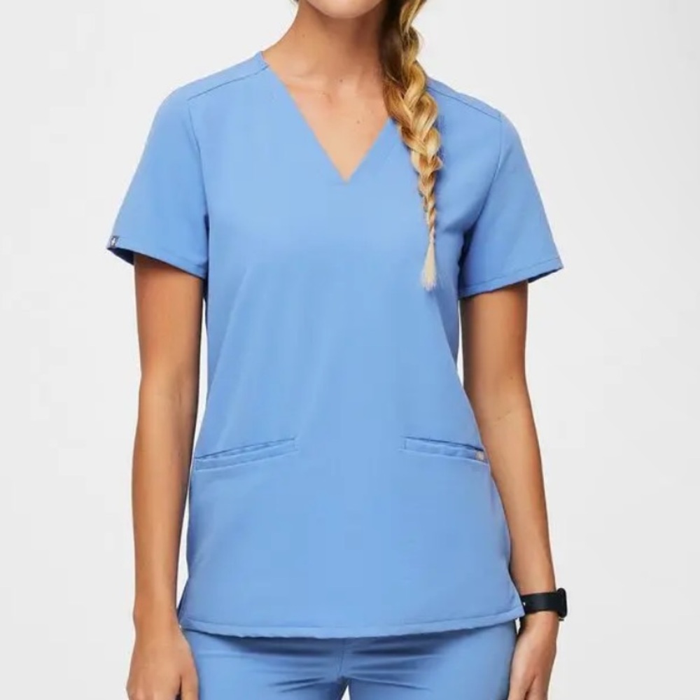 Figs casma 3 pocket scrub top